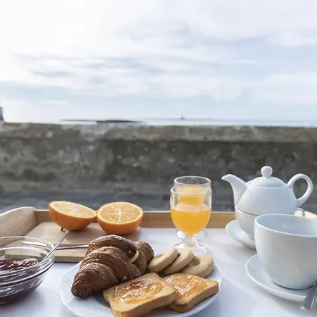 La Riviera Bed & Breakfast 3*