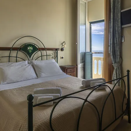 Bed & Breakfast La Riviera 3*