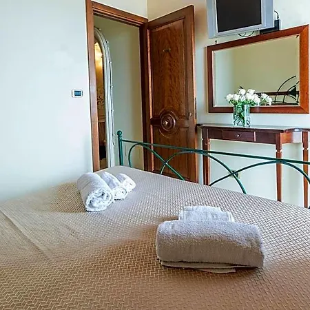Bed & Breakfast La Riviera 3*