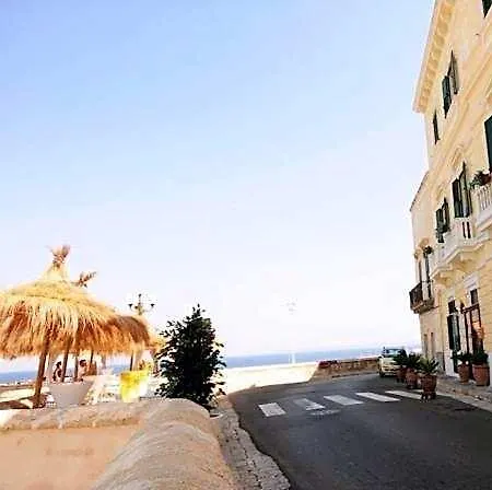 La Riviera Bed & Breakfast 3*