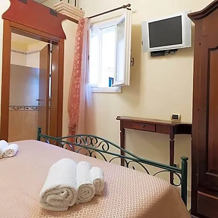 La Riviera Bed & Breakfast 3*