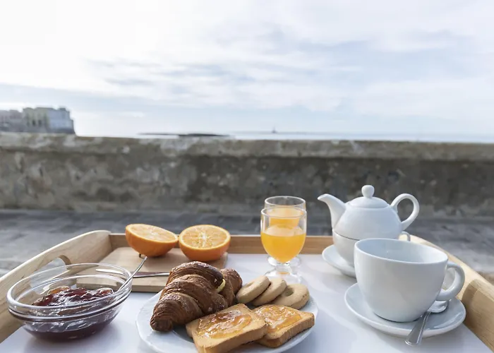 La Riviera Bed & Breakfast 3*