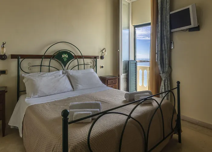 Bed & Breakfast La Riviera 3*